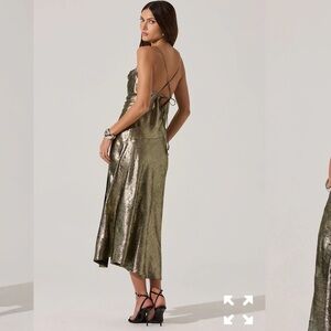 ASTR the Label – Gaia Metallic Midi Dress